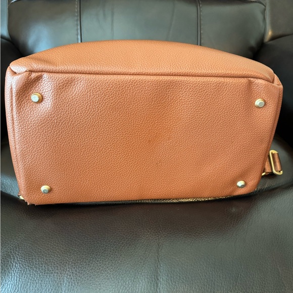 Freshly Picked Classic Diaper Bag - Picture 7 of 9